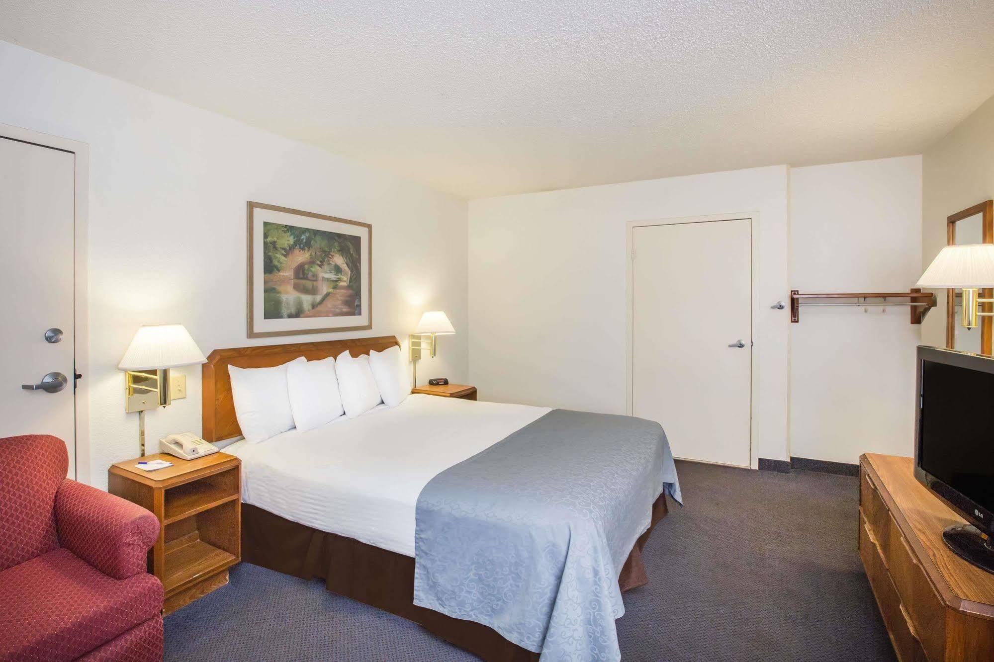 Hotel Baymont By Wyndham Wilmington Exterior foto