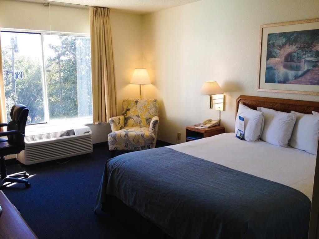 Hotel Baymont By Wyndham Wilmington Exterior foto